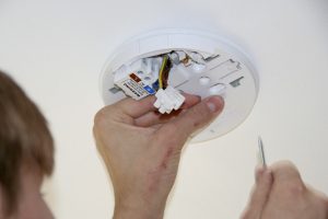 Tectonic smoke detector